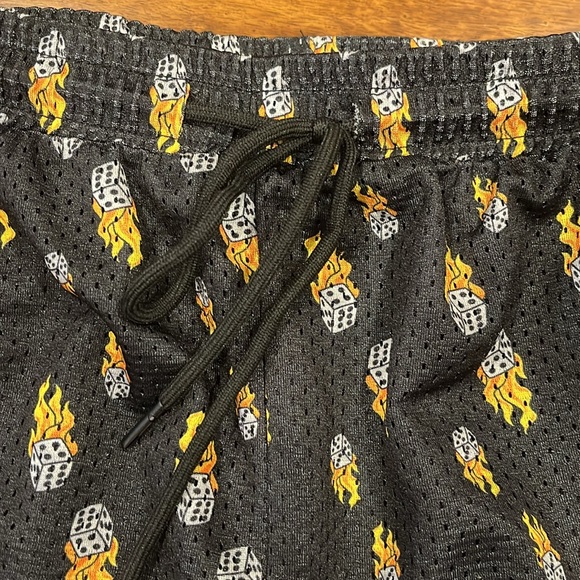 RPI flaming dice-mesh lined shorts-with drawl string. Mens size XL - Picture 5 of 10
